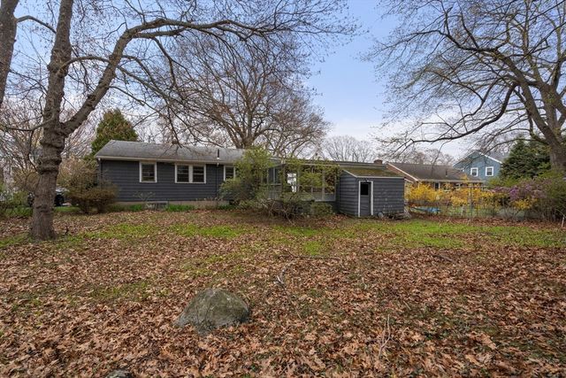25 Spruce St, Milton, MA 02186