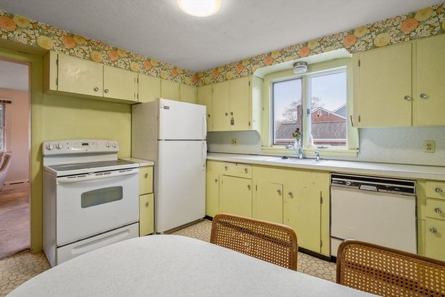 25 Spruce St, Milton, MA 02186