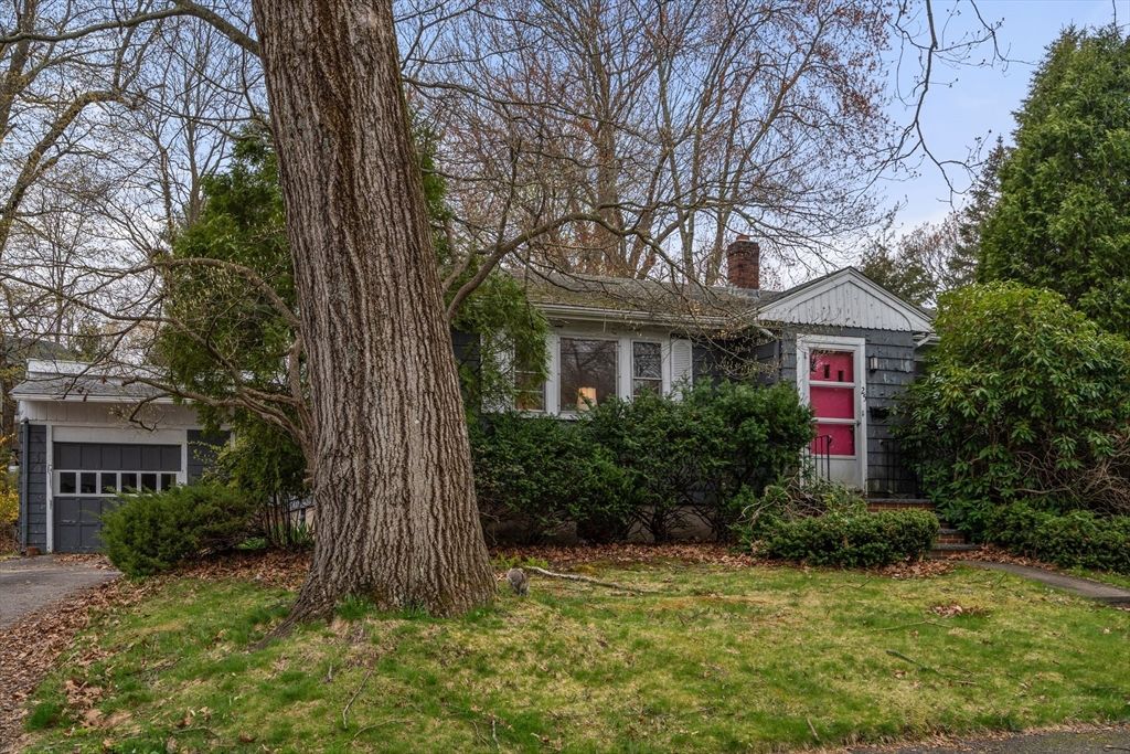 25 Spruce St, Milton, MA 02186