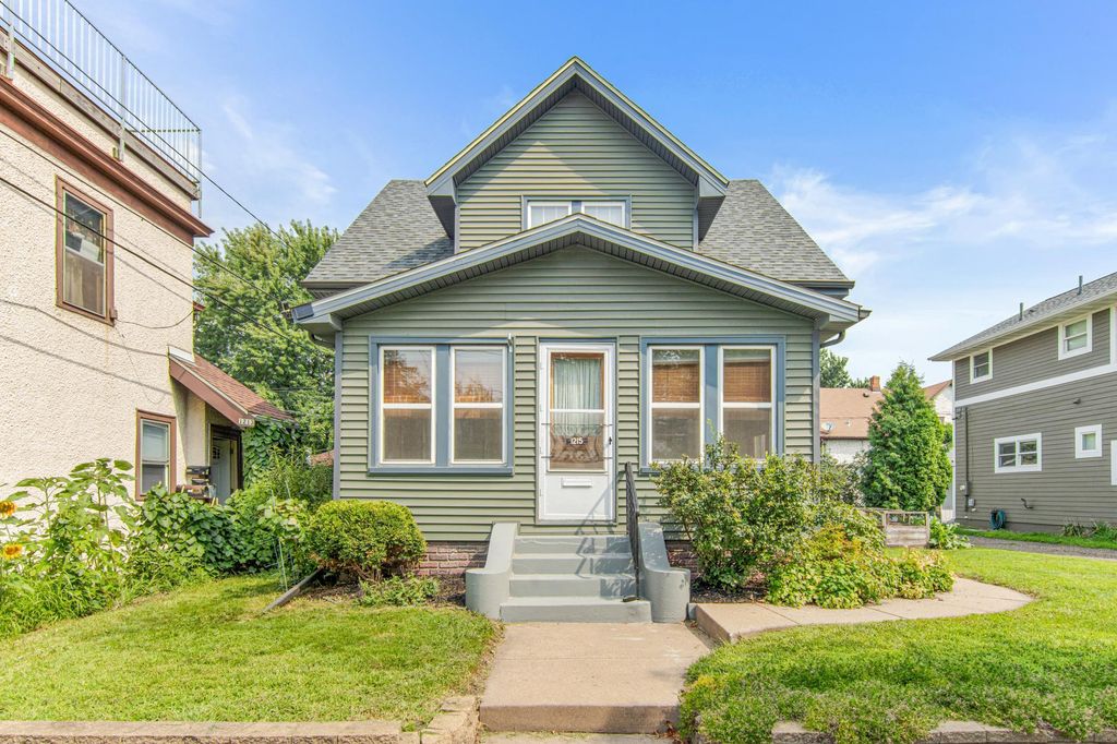 1215 18th Avenue NE, Minneapolis, MN 55418