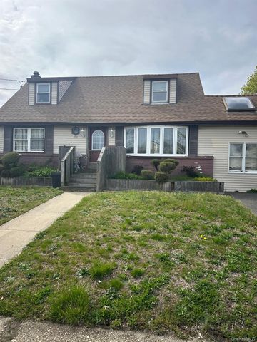 512 Leader Avenue, Babylon, NY 11703