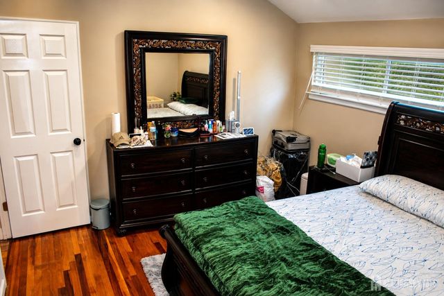 39 Florence Drive Drive, Parlin, NJ 08859