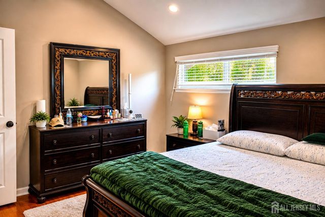 39 Florence Drive Drive, Parlin, NJ 08859