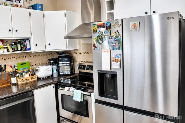 39 Florence Drive Drive, Parlin, NJ 08859