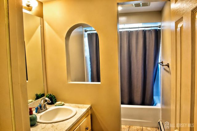 39 Florence Drive Drive, Parlin, NJ 08859
