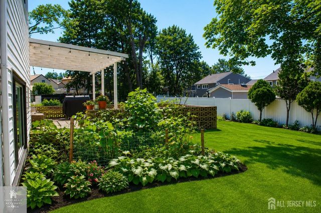 39 Florence Drive Drive, Parlin, NJ 08859