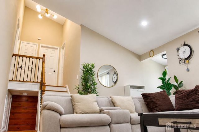 39 Florence Drive Drive, Parlin, NJ 08859