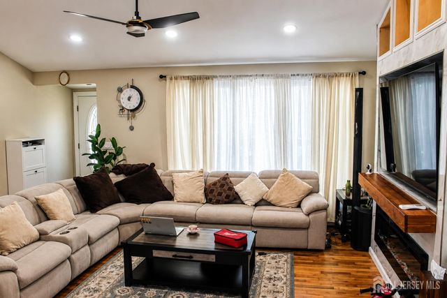 39 Florence Drive Drive, Parlin, NJ 08859
