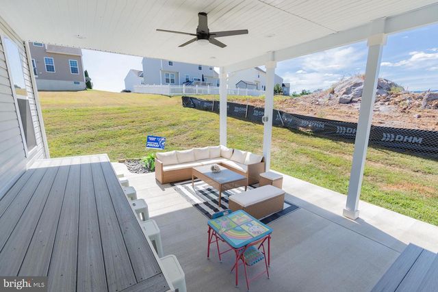 104 DAINTREE DR, Martinsburg, WV 25403