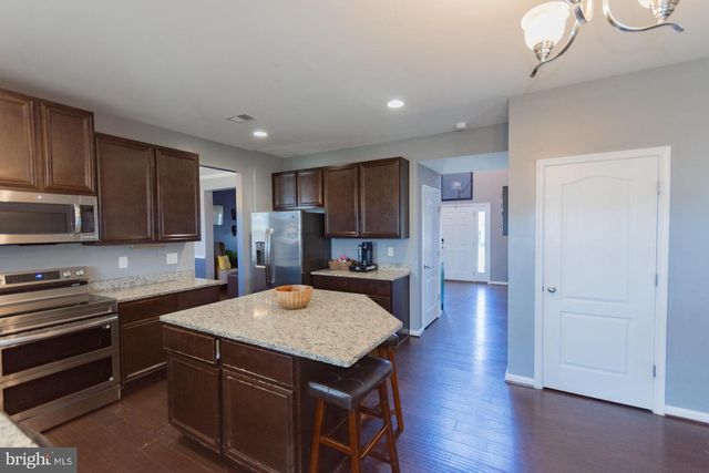 104 DAINTREE DR, Martinsburg, WV 25403