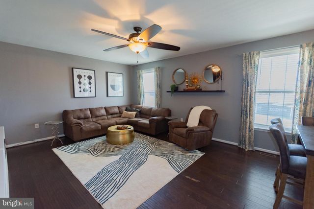 104 DAINTREE DR, Martinsburg, WV 25403