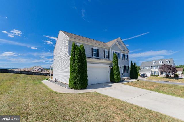 104 DAINTREE DR, Martinsburg, WV 25403