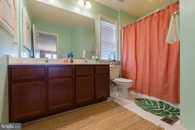 104 DAINTREE DR, Martinsburg, WV 25403