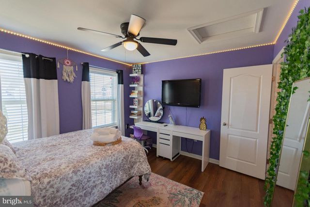 104 DAINTREE DR, Martinsburg, WV 25403