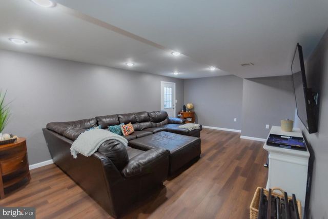 104 DAINTREE DR, Martinsburg, WV 25403