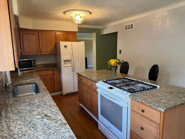 2455 Hampton Ave, Hampton, PA 15101