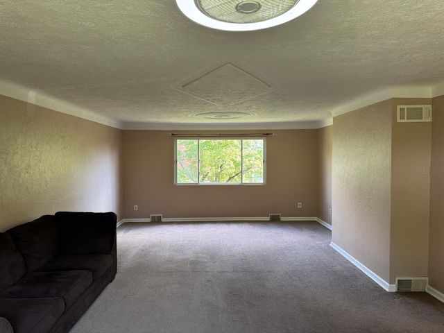 2455 Hampton Ave, Hampton, PA 15101
