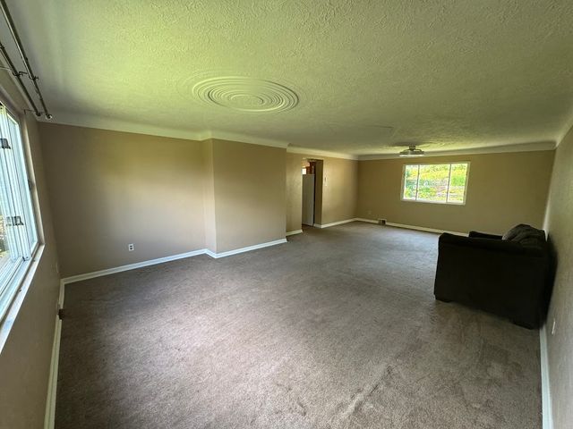 2455 Hampton Ave, Hampton, PA 15101