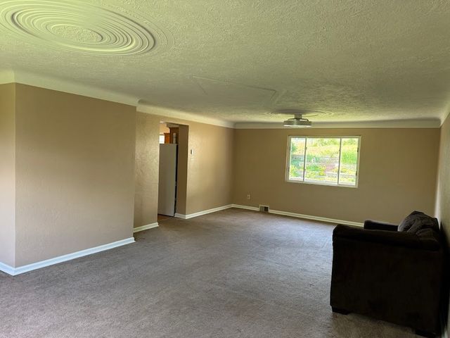 2455 Hampton Ave, Hampton, PA 15101