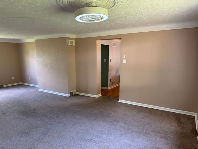 2455 Hampton Ave, Hampton, PA 15101