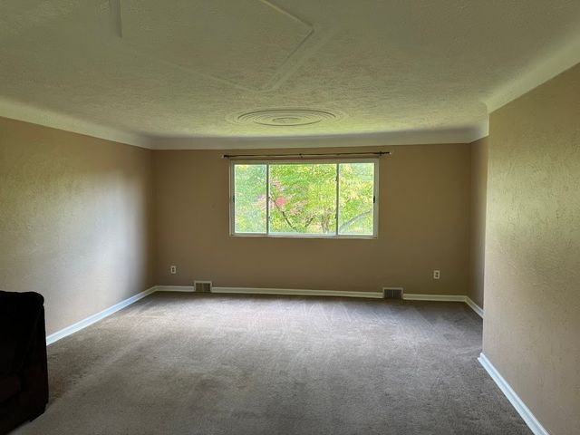 2455 Hampton Ave, Hampton, PA 15101