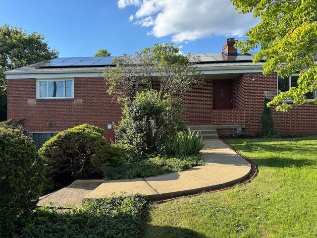 2455 Hampton Ave, Hampton, PA 15101