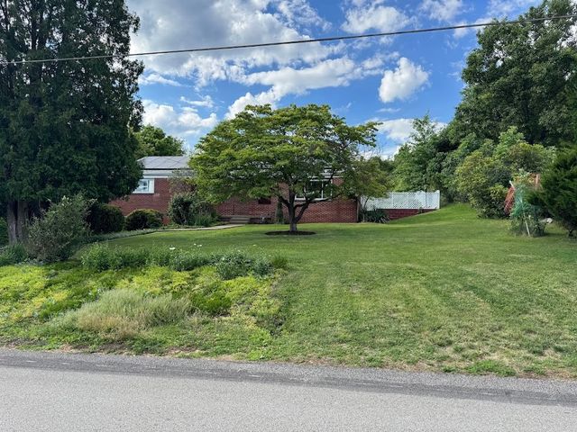 2455 Hampton Ave, Hampton, PA 15101