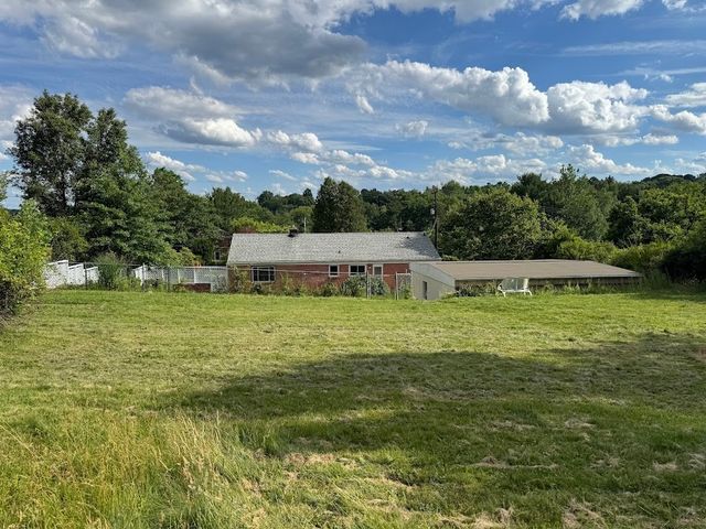 2455 Hampton Ave, Hampton, PA 15101