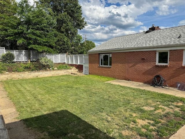 2455 Hampton Ave, Hampton, PA 15101
