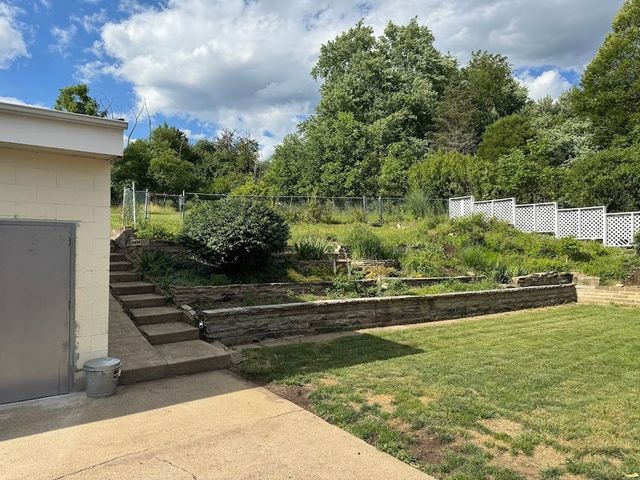 2455 Hampton Ave, Hampton, PA 15101