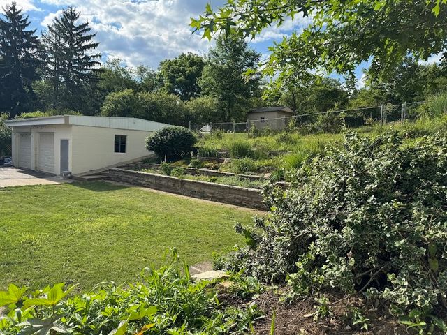 2455 Hampton Ave, Hampton, PA 15101