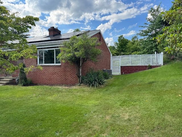 2455 Hampton Ave, Hampton, PA 15101
