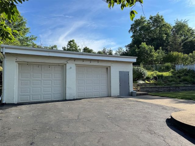 2455 Hampton Ave, Hampton, PA 15101