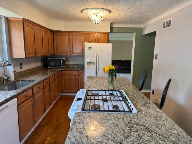 2455 Hampton Ave, Hampton, PA 15101