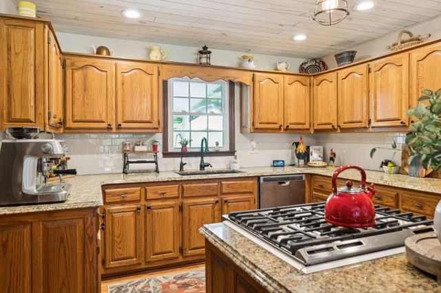 3692 Neeley Hollow Rd, Columbia, TN 38401