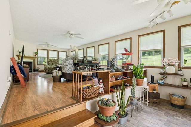 3692 Neeley Hollow Rd, Columbia, TN 38401