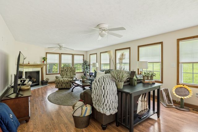 3692 Neeley Hollow Rd, Columbia, TN 38401