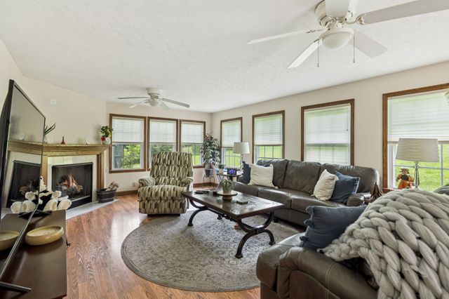 3692 Neeley Hollow Rd, Columbia, TN 38401