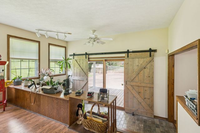 3692 Neeley Hollow Rd, Columbia, TN 38401