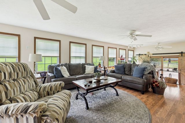 3692 Neeley Hollow Rd, Columbia, TN 38401