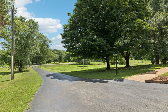 3692 Neeley Hollow Rd, Columbia, TN 38401