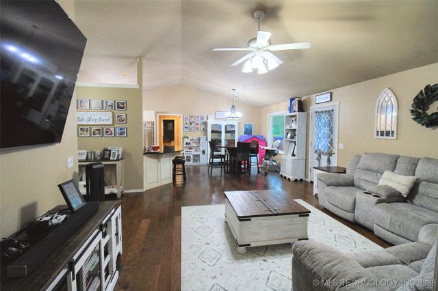 1104 Chase Avenue, Tahlequah, OK 74464