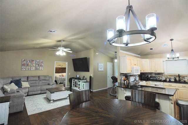 1104 Chase Avenue, Tahlequah, OK 74464