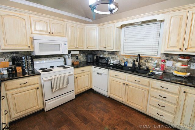 1104 Chase Avenue, Tahlequah, OK 74464