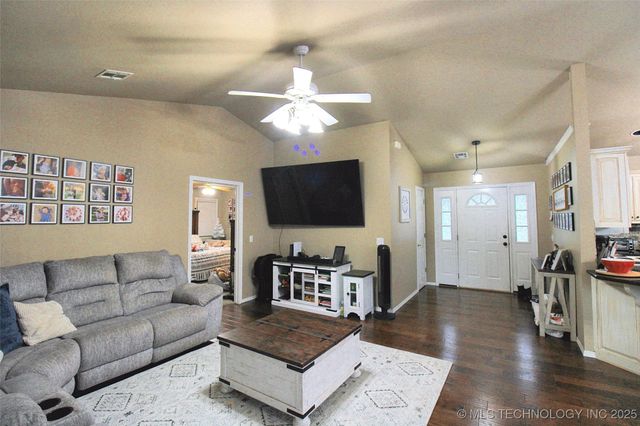 1104 Chase Avenue, Tahlequah, OK 74464