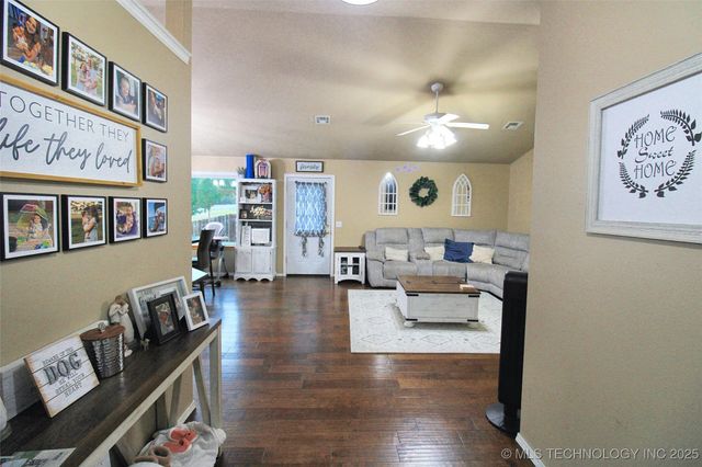 1104 Chase Avenue, Tahlequah, OK 74464