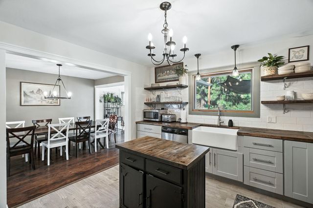 12511 S State Route 904 Hwy, Cheney, WA 99004