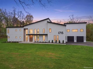 1715 Lone Pine Road, Bloomfield Hills, MI 48302