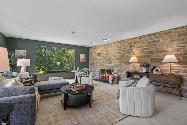 2416 W Dean COURT, River Hills, WI 53217