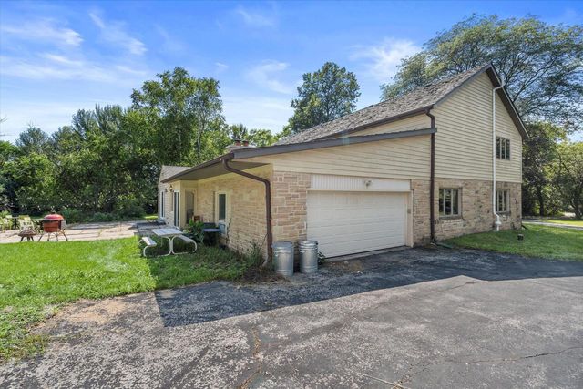 2416 W Dean COURT, River Hills, WI 53217
